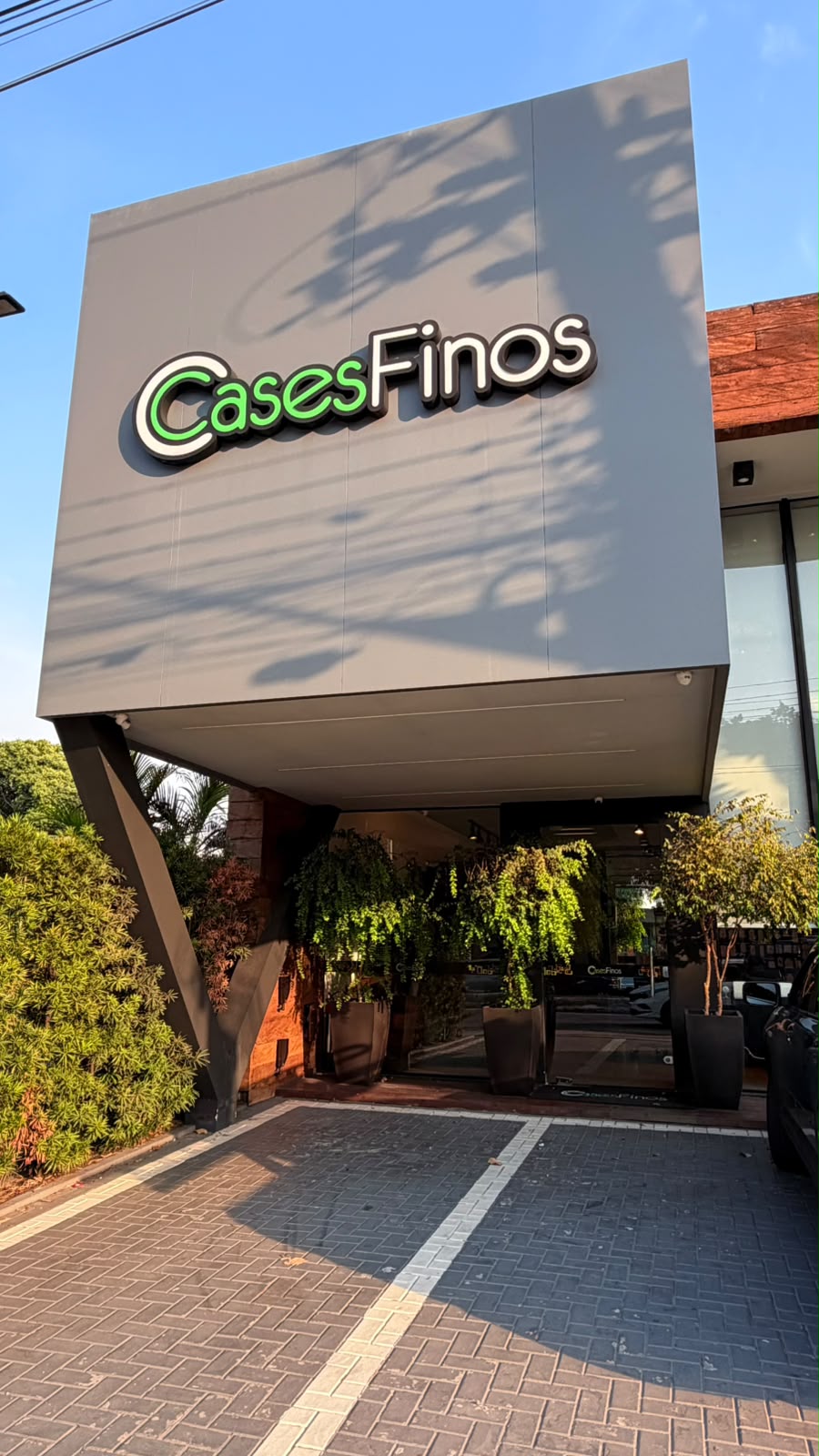 Fachada da loja CasesFinos em Manaus